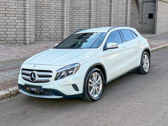 MERCEDES-BENZ GLA 200 1.6 CGI STYLE 16V TURBO GASOLINA 4P AUTOMÁTICO MERCEDES-BENZ GLA 200 1.6 CGI STYLE 16V TURBO GASOLINA 4P AUTOMÁTICO